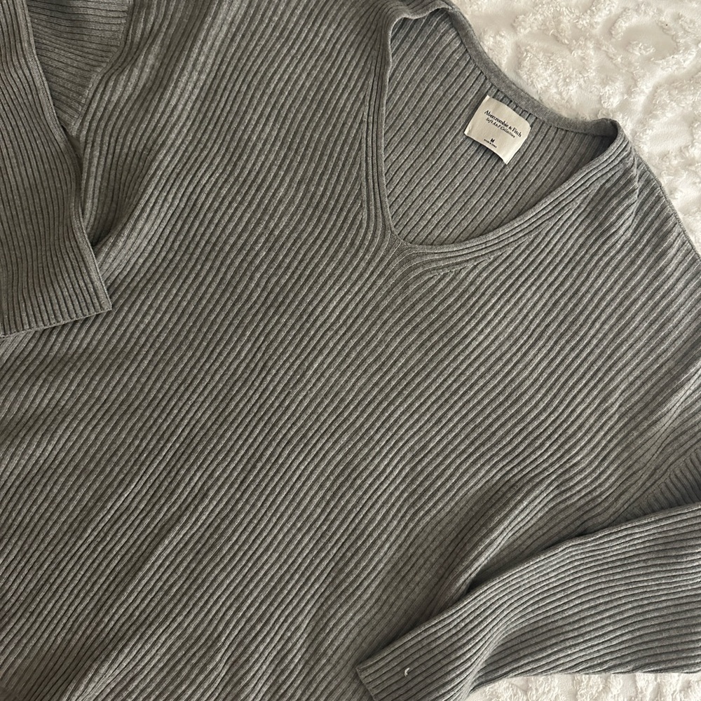 Abercrombie & Fitch Light Gray V-Neck Sweater